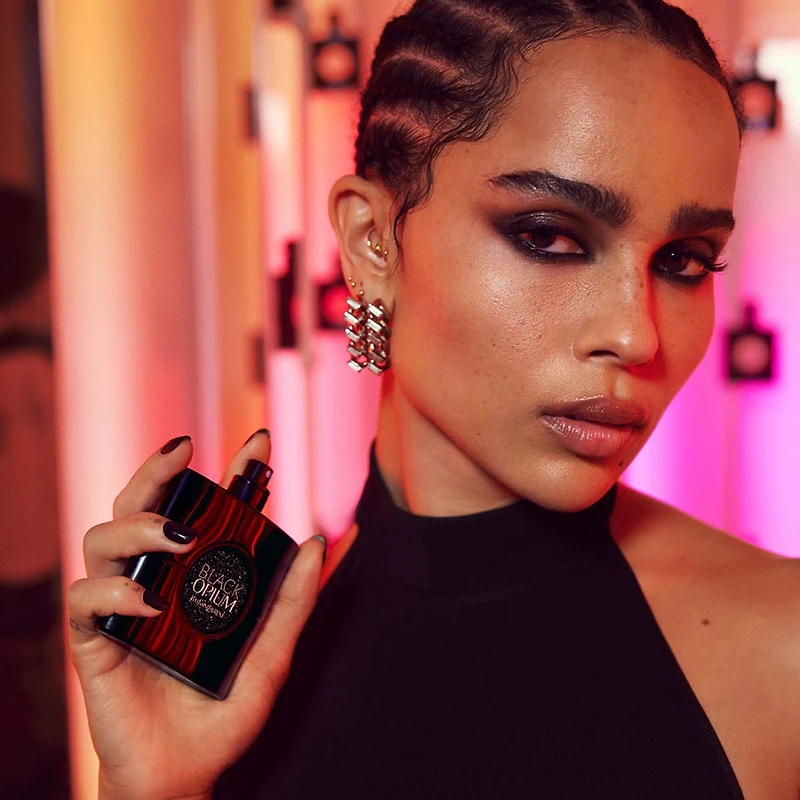 Parfum Black Opium avec des notes de vanille et café