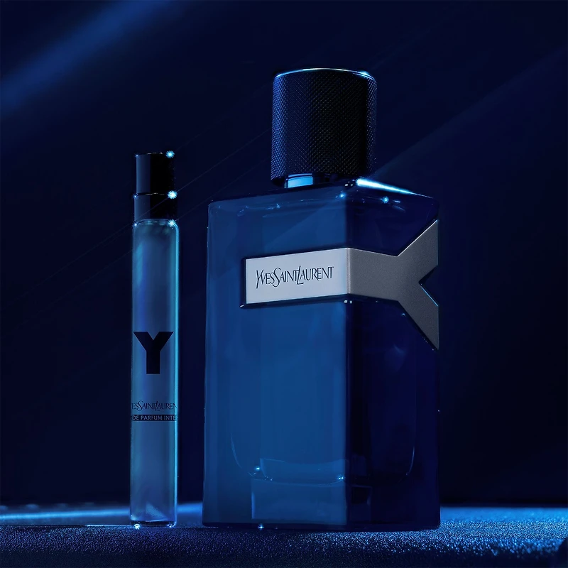Eau de parfum Y Intense avec des notes baies genévrier épicées et lavande fraîche