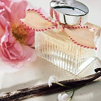 L’eau de parfum Lumineuse de Chloé avec parfum de jasmin et de vanille en vaporisateur de voyage