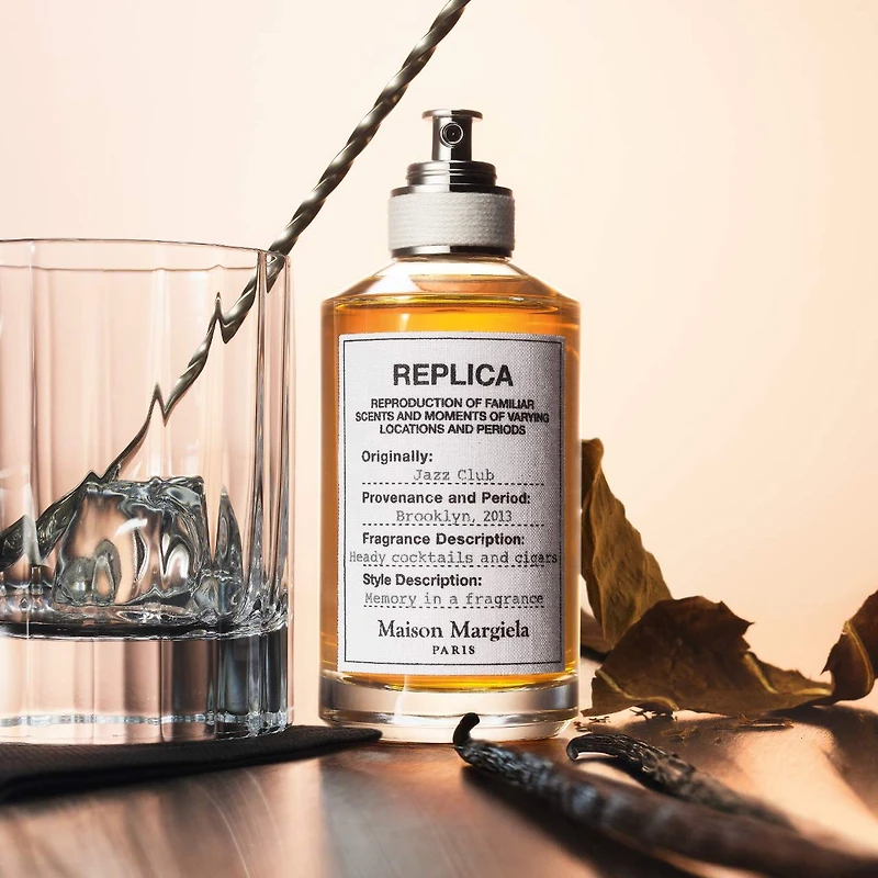 Eau de toilette en vaporisateur de voyage Jazz Club de REPLICA’ avec feuilles de tabac et rhum