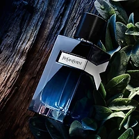 Eau de parfum Y avec des notes géranium frais et bois sensuels