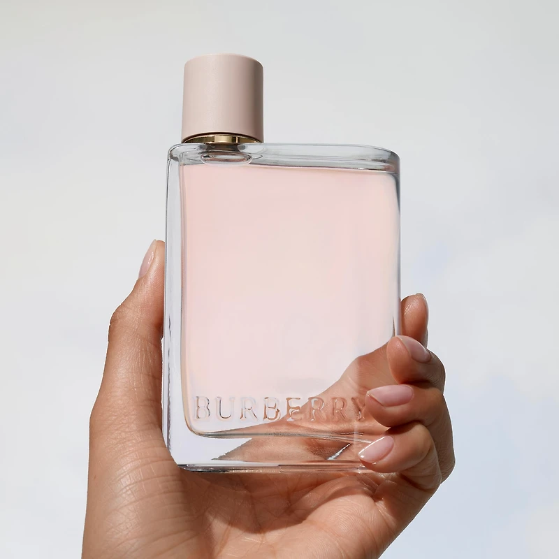 Eau de parfum Her aux baies, à l’ambre et au musc