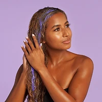Masque violet neutralise les tons jaunes + ravive pour cheveux blonds