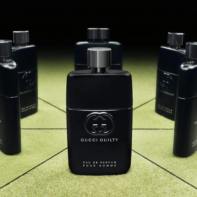 Eau de parfum Guilty pour homme avec rose et bois cèdre