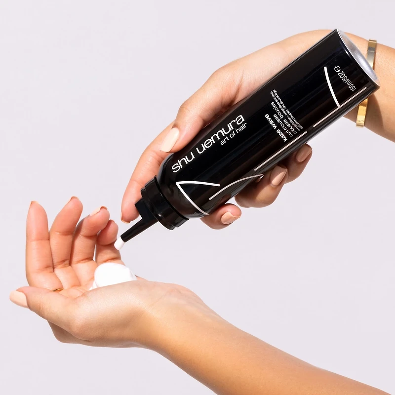 Mousse coiffante pour définir boucles et ondulations Kaze Wave