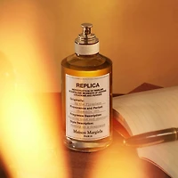 Eau de toilette ‘REPLICA’ By the Fireplace avec châtaigne, vanille et huile girofle