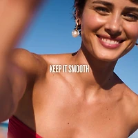 Minicrème illuminatrice et lissante pour le corps avec vitamine C Bom Dia Bright™.