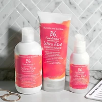 Soin ultra-riche à l’acide hyaluronique en lotion Invisible Oil d’Hairdresser