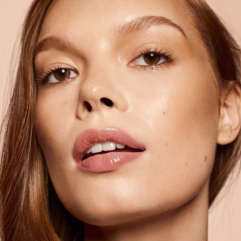Brillant à lèvres repulpant universel Gloss Bomb