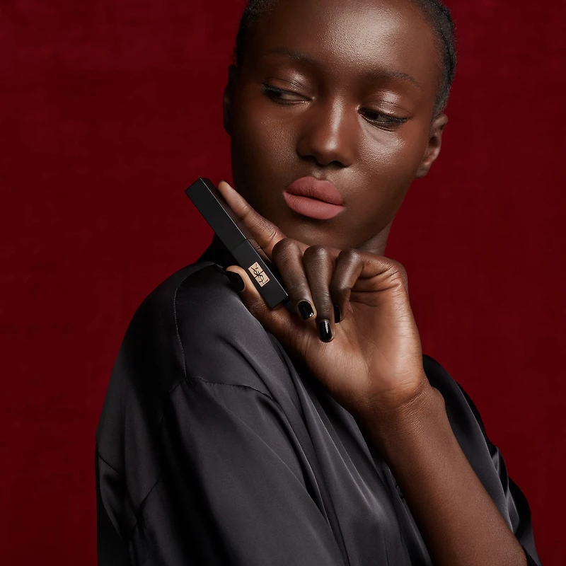 Rouge à lèvres mat et mince Velvet Radical
