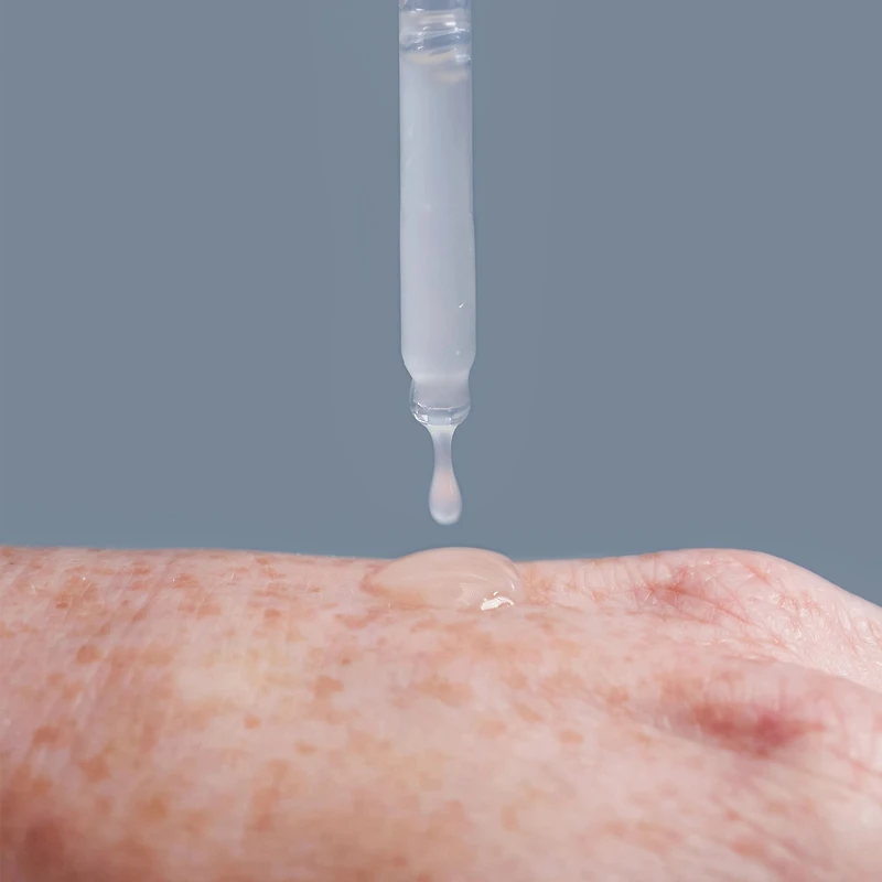 Sérum hydratant avec acide hyaluronique