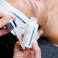 Sérum hydratant avec acide hyaluronique