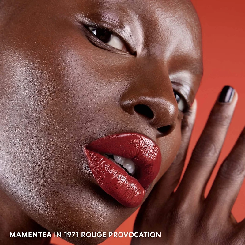 Le rouge à lèvres audacieux riche en pigment