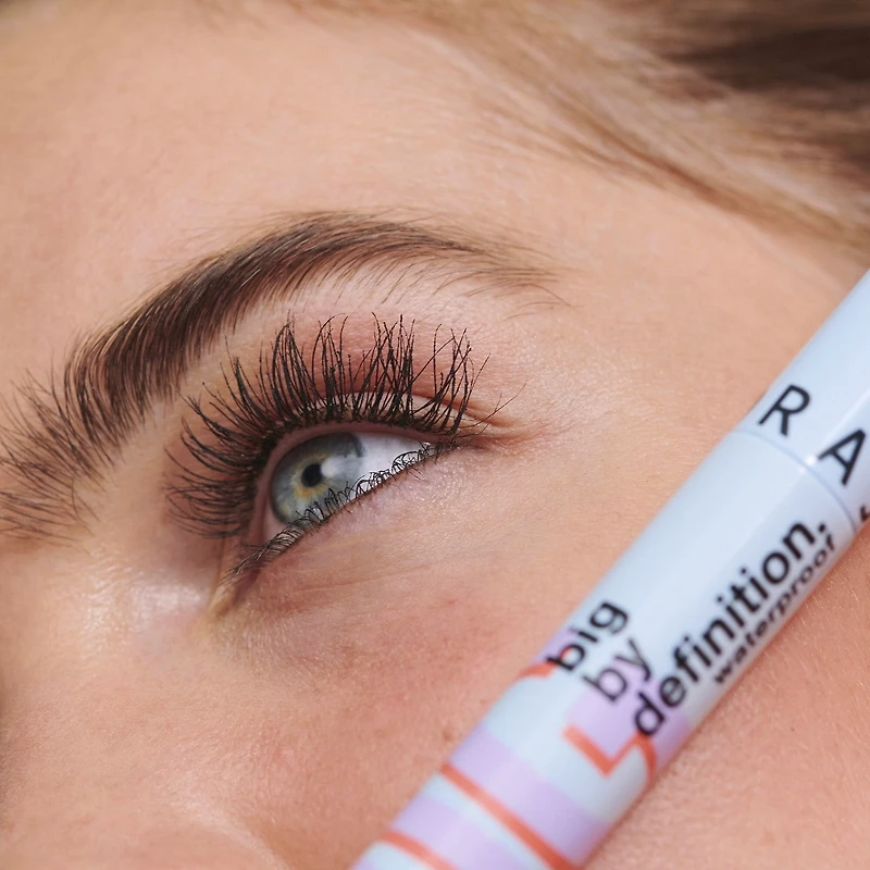 Mascara hydrofuge volumisant et définissant Big By Definition