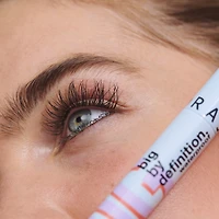 Mascara hydrofuge volumisant et définissant Big By Definition