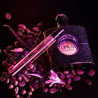 Eau de parfum Black Opium avec des notes café et fleurs blanches