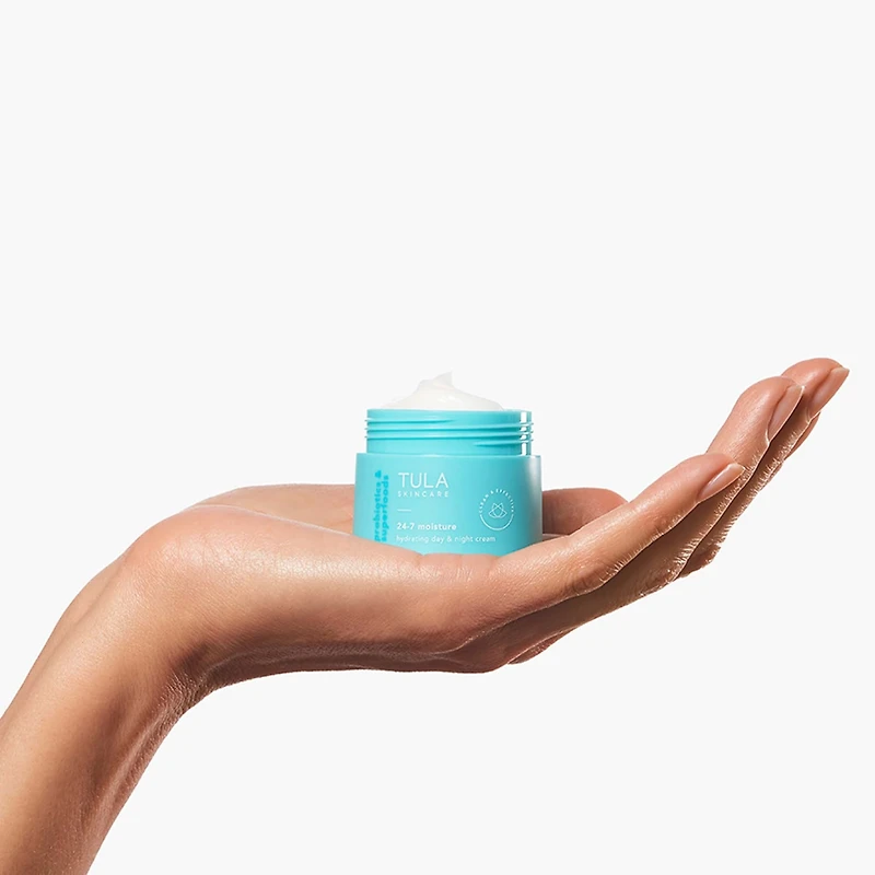 – Crème hydratante de jour et nuit hydratation 24/7