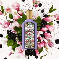 Eau de parfum Flore Gorgeous Magnolia en vaporisateur de voyage avec baies et patchouli