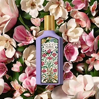 Eau de parfum Flore Gorgeous Magnolia en vaporisateur de voyage avec baies et patchouli