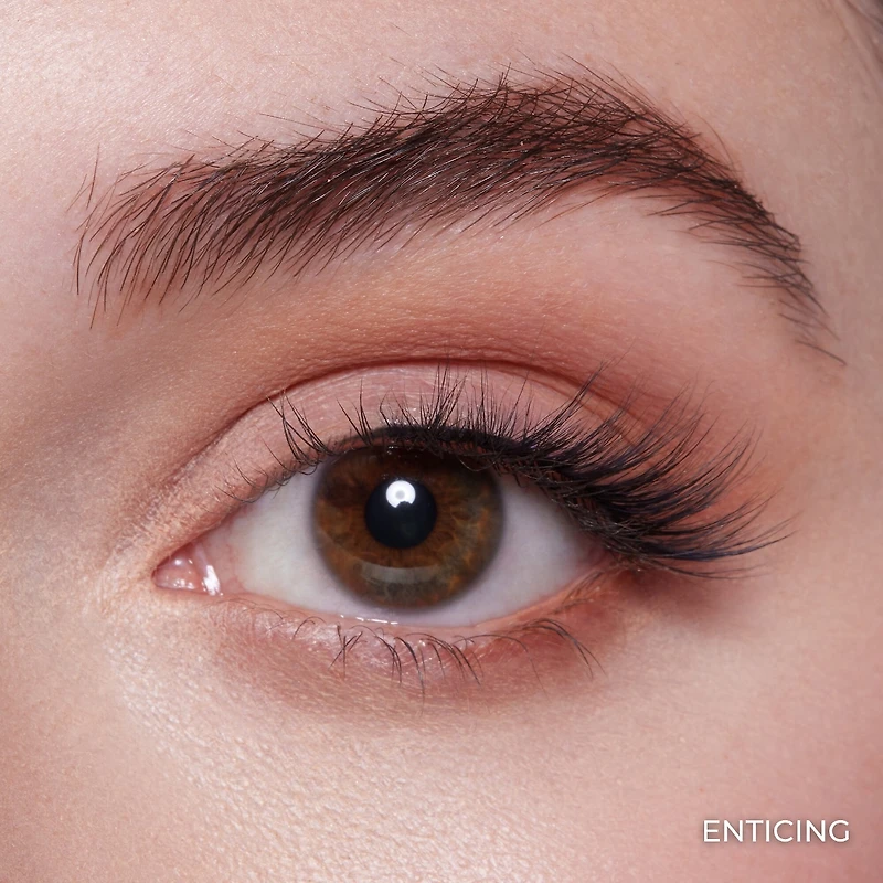 Faux cils à bande transparents