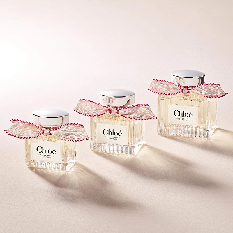 L’eau de parfum Lumineuse de Chloé avec parfum de jasmin et de vanille en vaporisateur de voyage