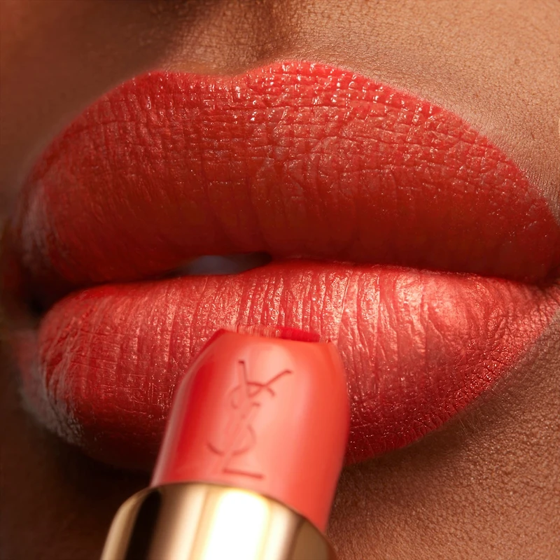 rouge à lèvres satiné Pur Couture avec céramides