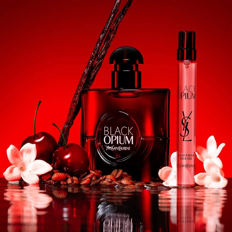Eau de parfum Black Opium Over Red avec des notes cerise et café