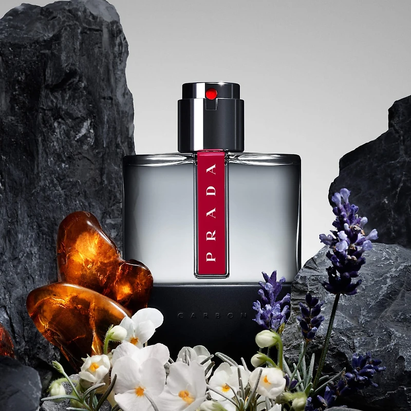 Eau de toilette Luna Rossa Carbon avec bergamote et lavande