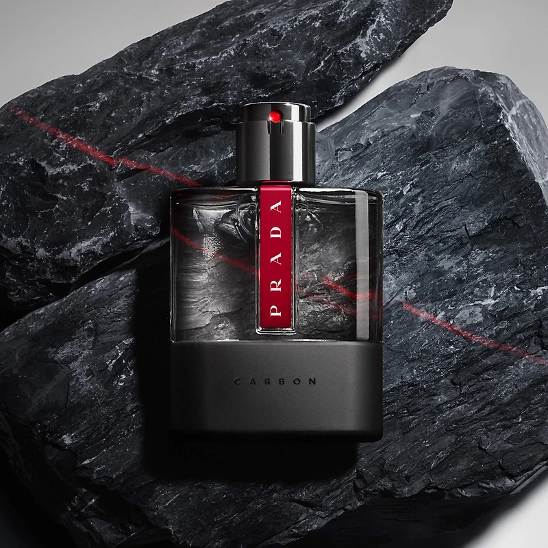 Eau de toilette Luna Rossa Carbon avec bergamote et lavande