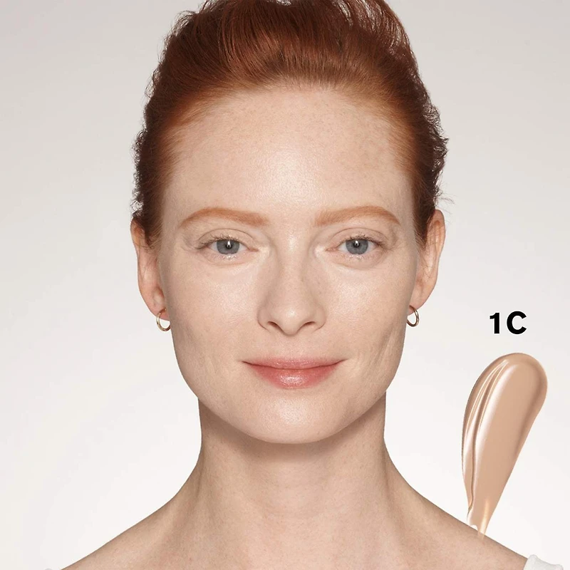 Anticernes illuminateur Futurist Soft Touch Brightening Skincealer avec vitamine C