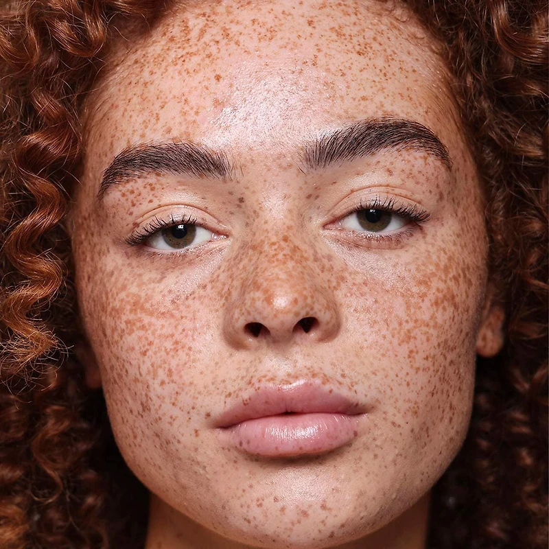 Brightening and Blurring Serum Concealer with Plant-Derived Squalene