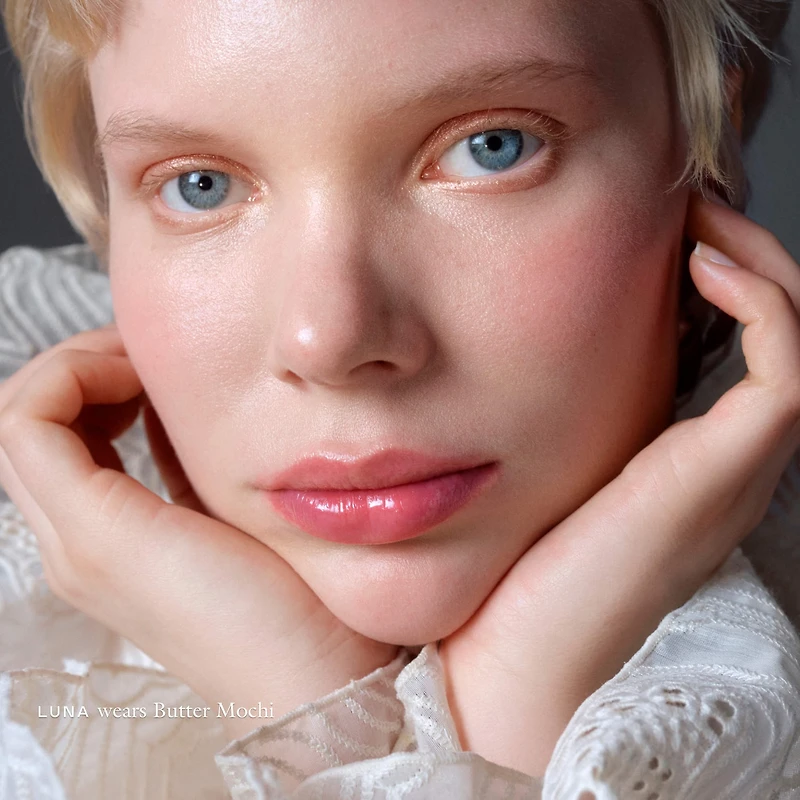 Le Chouchou Exfoliating + Softening Peptide Lip Balm