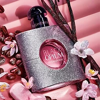 Eau de parfum Black Opium Glitter en vaporisateur voyage avec des notes guimauve et caf