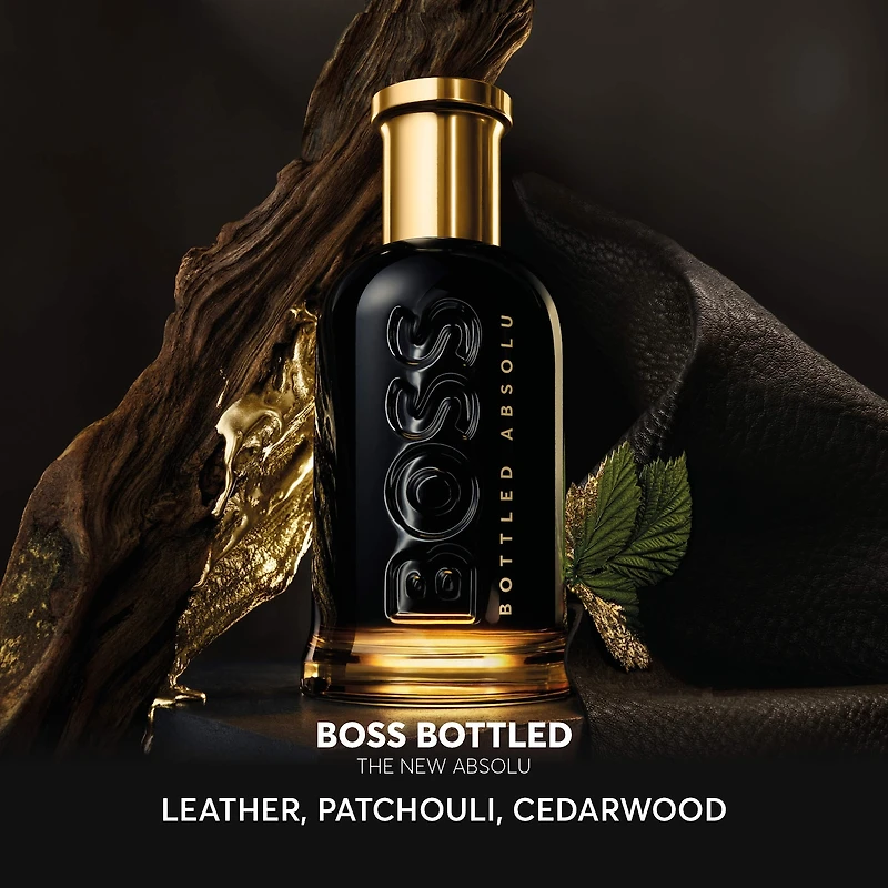 Boss Bottled Absolu Parfum Intense, avec des notes de cuir, d’essence patchouli et cèdre.