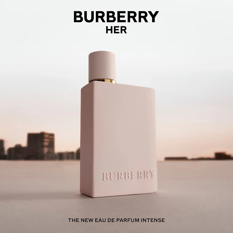 Une Eau de parfum Her intense avec fraise et fleur d’oranger