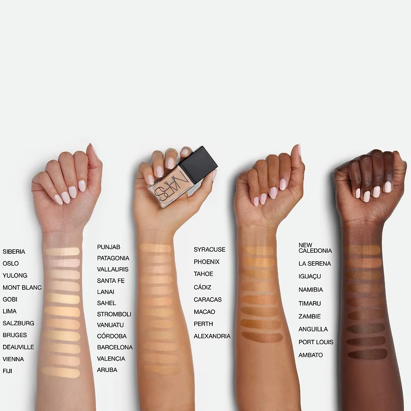 Fond de teint à couvrance moyenne Advanced Skincare réfléchissant la lumière