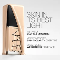 Fond de teint à couvrance moyenne Advanced Skincare réfléchissant la lumière