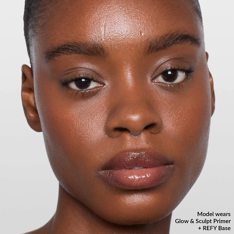 Base sérum pour le visage Éclat et sculpture avec niacinamide