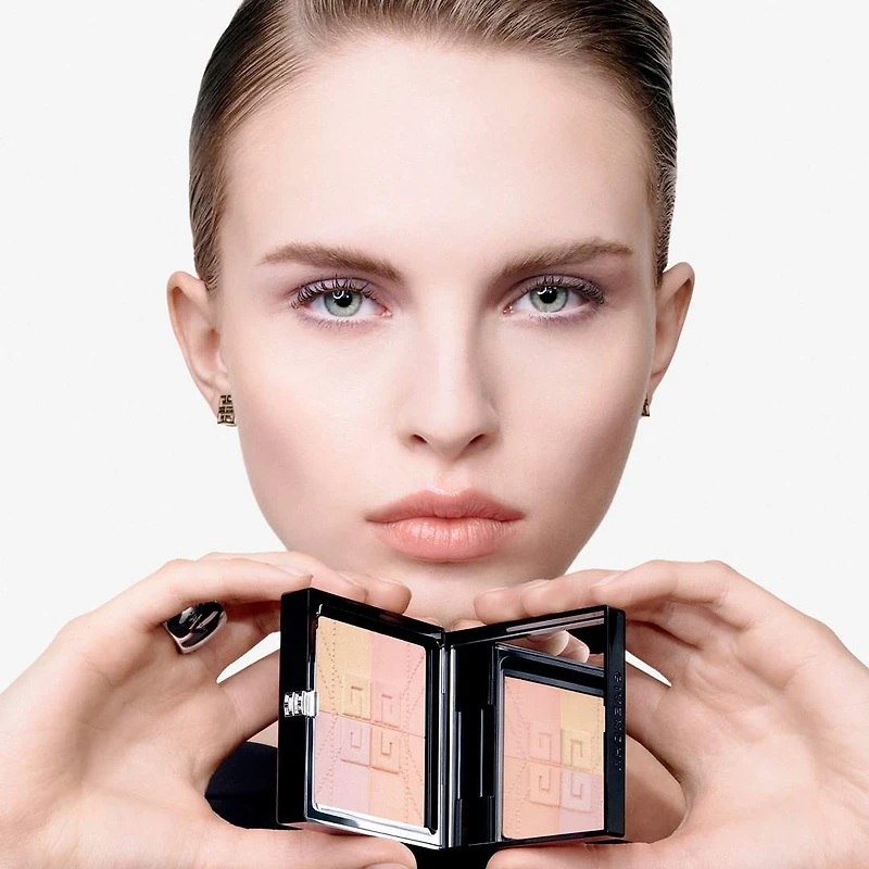 Poudre compacte matte floutante et correctrice de couleur Prisme Libre