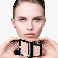 Poudre compacte matte floutante et correctrice de couleur Prisme Libre