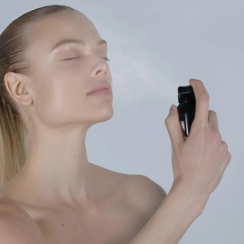 Skin Fetish: Glass 001 Legendary Glow Setting Spray