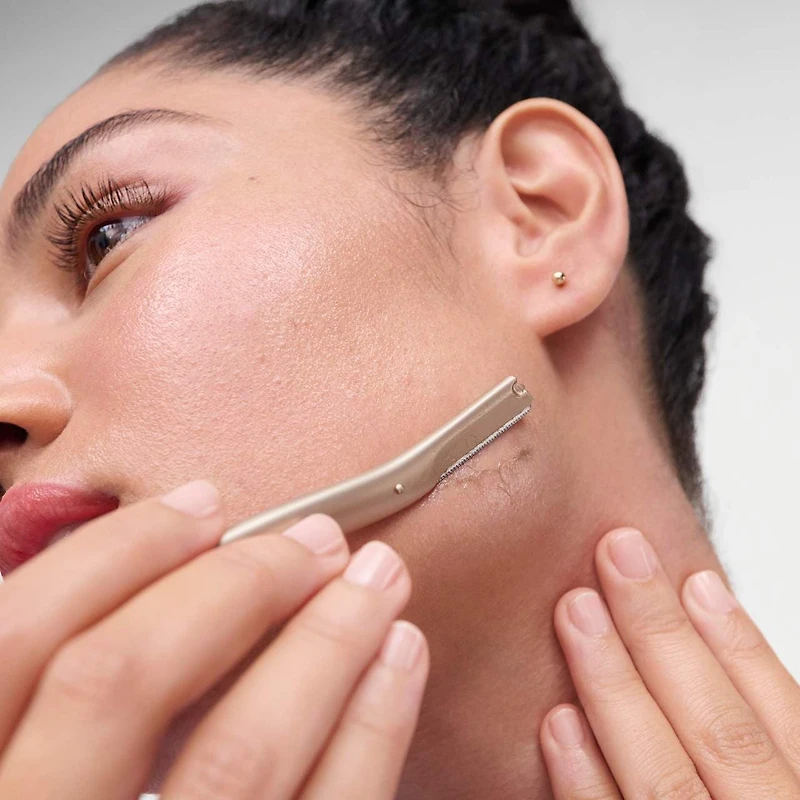 Rasoir pour le visage en métal