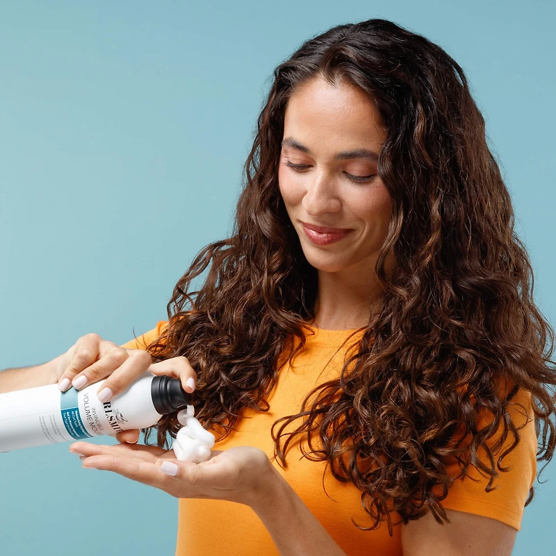 Invincible Moisturizing Gel to Mousse Styling Foam