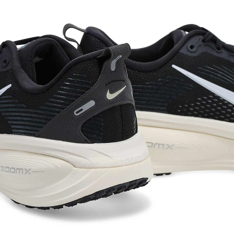 Men's Vomero 18 Performance Sneaker - Black/Dark S