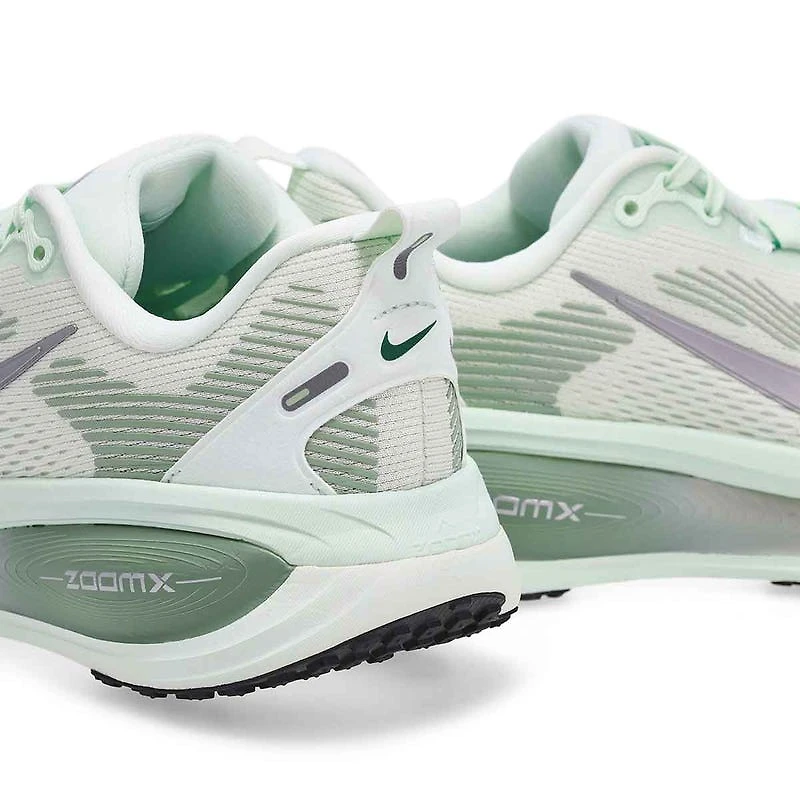 Women's  Vomero 18 Performance Sneaker - Chalk/Tat