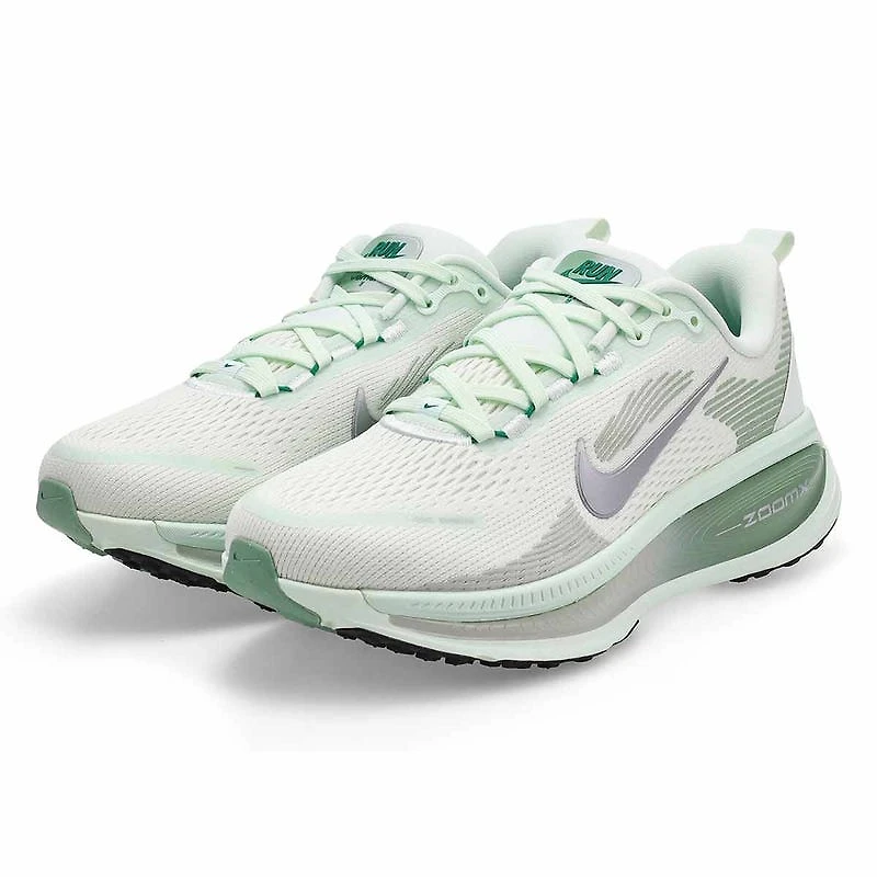 Women's  Vomero 18 Performance Sneaker - Chalk/Tat