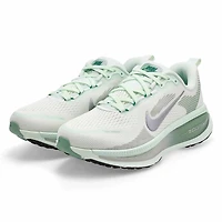 Women's  Vomero 18 Performance Sneaker - Chalk/Tat