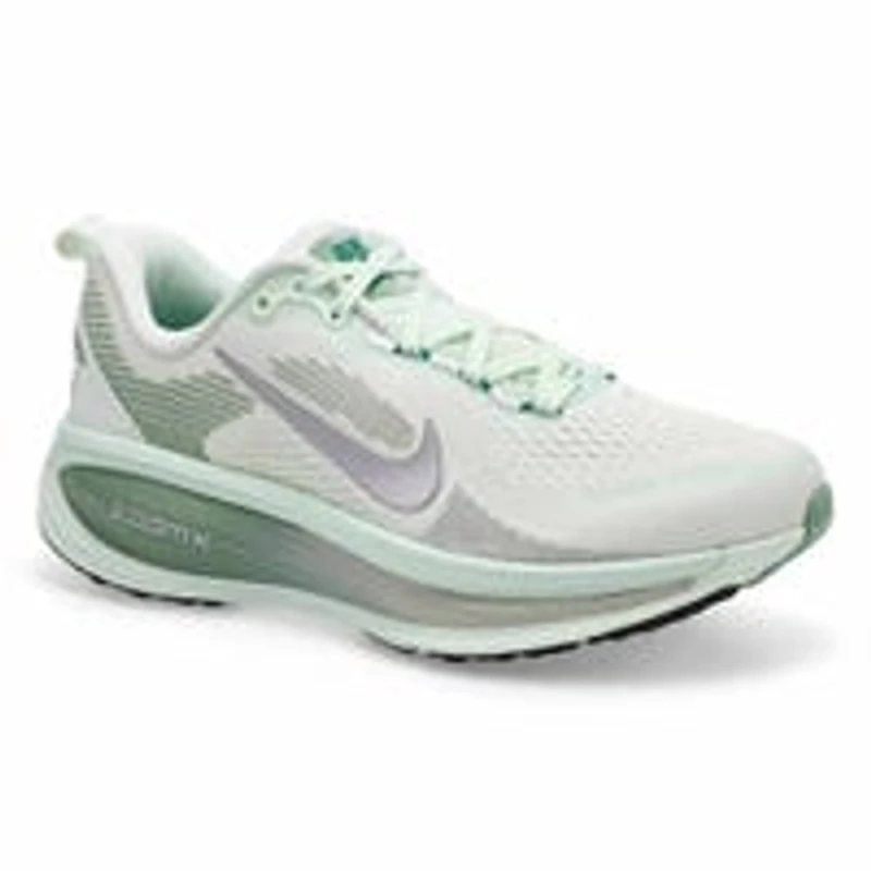 Women's  Vomero 18 Performance Sneaker - Chalk/Tat