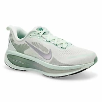 Women's  Vomero 18 Performance Sneaker - Chalk/Tat