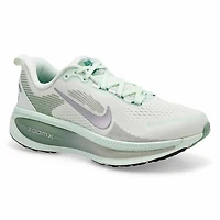 Women's  Vomero 18 Performance Sneaker - Chalk/Tat